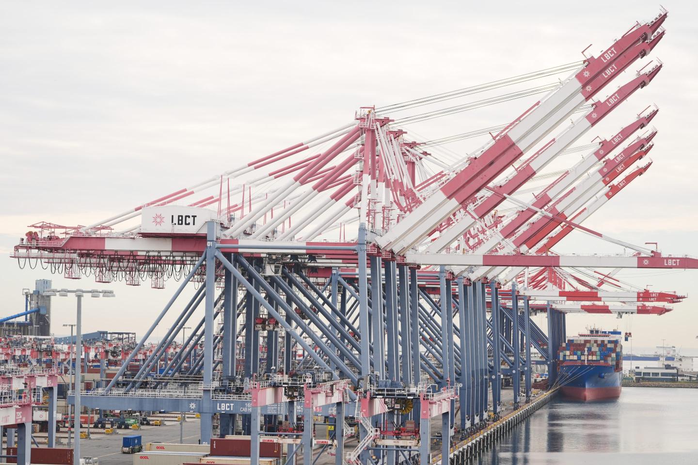Trump’s plan B to impose new tariffs is also illegal because a balance-of-payments deficit doesn’t exist, trade experts say