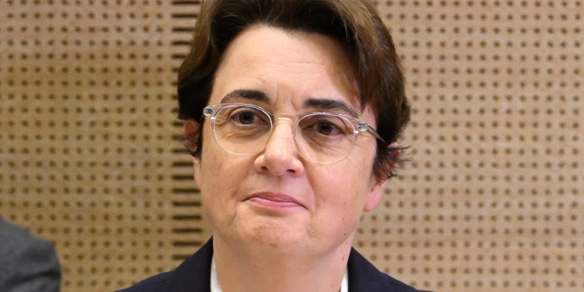 Prancis Lega, Direktur Louvre Akhirnya Mengundurkan Diri Pasca Skandal Perhiasan Hilang, Pipa Pecah, dan Penipuan Tiket ,8 Juta.