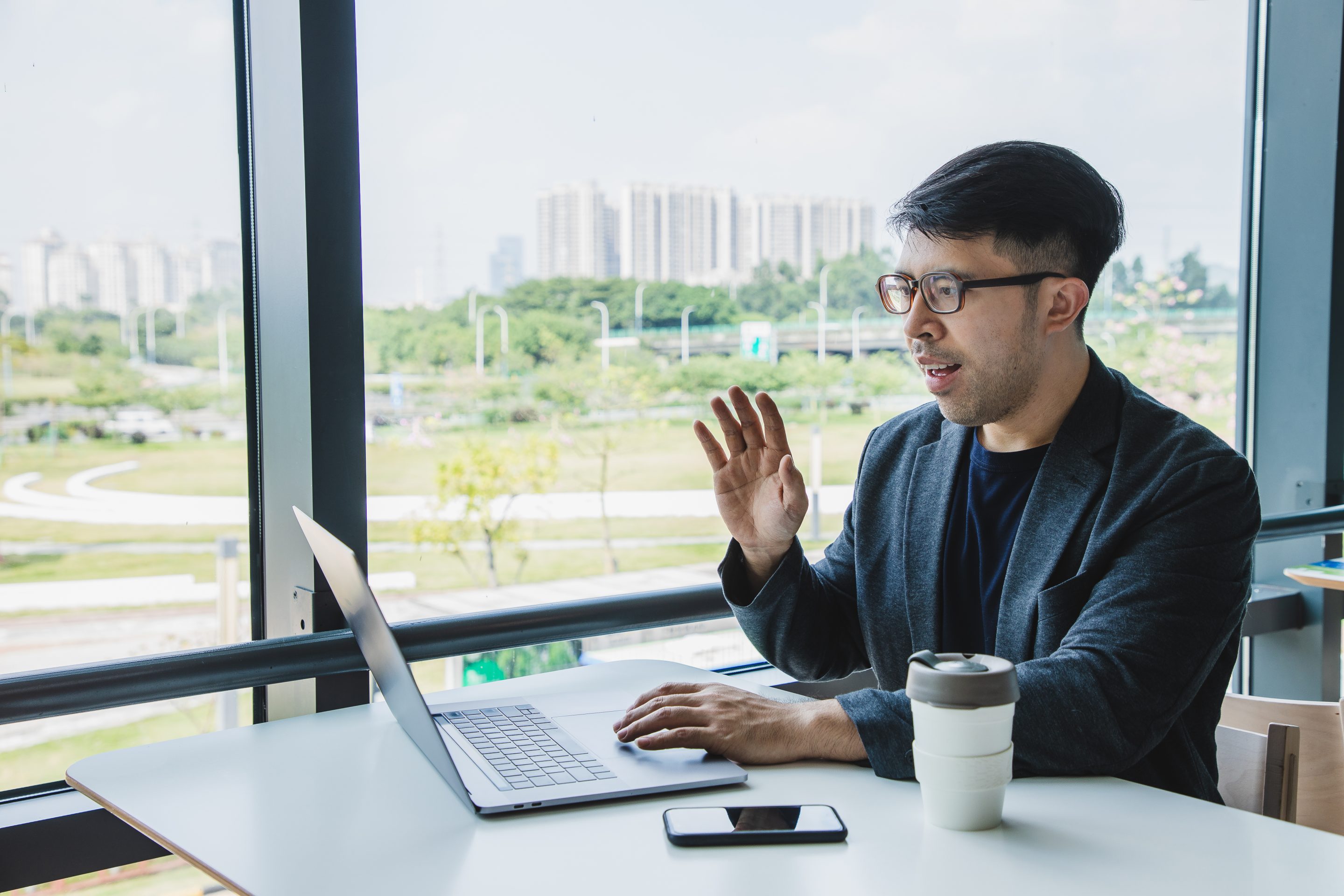 fortune.com - Nick Lichtenberg - Recruiter reveals broken Zoom interview etiquette: bathrobes, yoga, and outsourcing thinking to AI