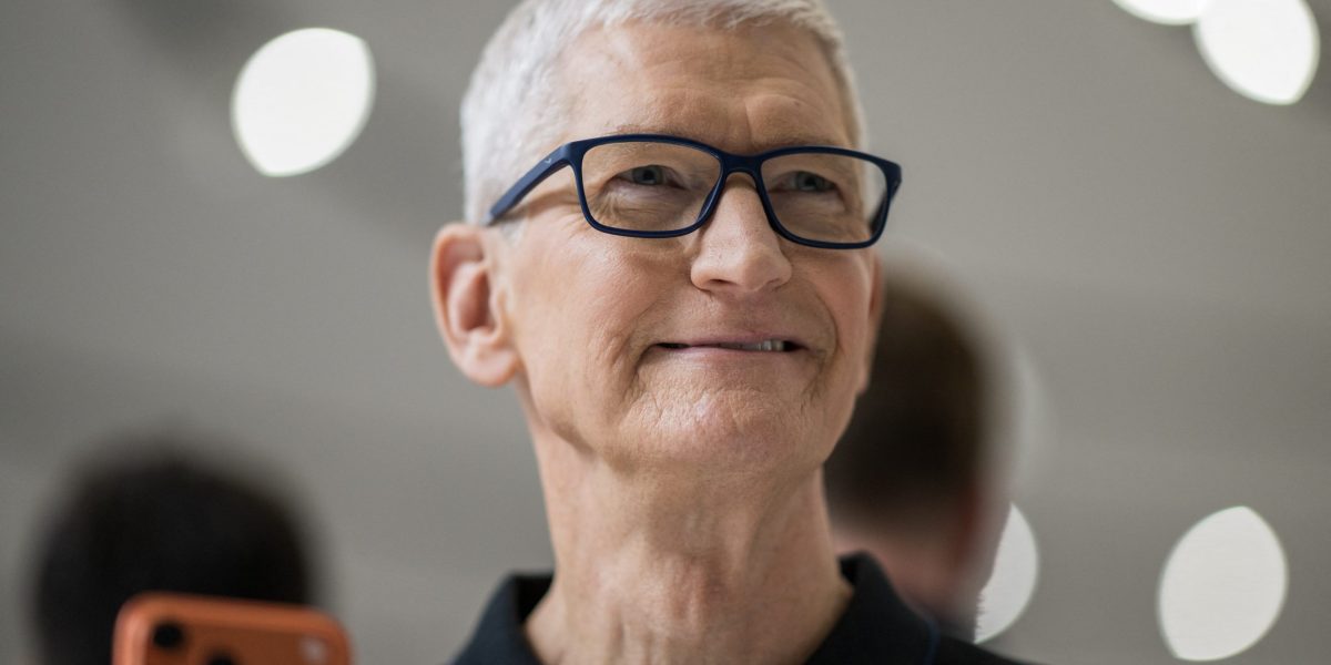 Saat Raksasa Teknologi Boroskan Dana untuk AI, Apple Hanya Menunggu