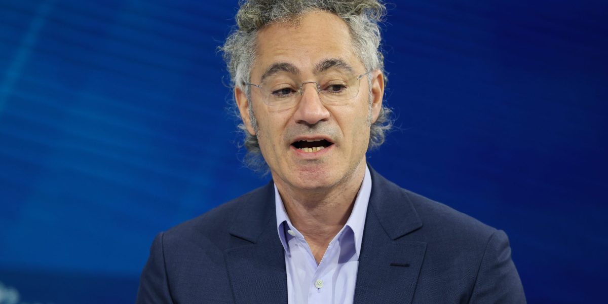 CEO Palantir Karp: Kritik Trump Terhadap AI Tepat, ‘Ada Keraguan Nyata untuk Mengadopsi Produk Seperti Ini’