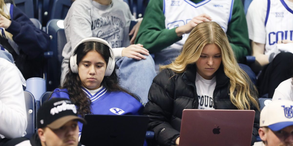 Lebih dari Setengah Remaja Menggunakan AI untuk Tugas Sekolah—dan Banyak Orang Tua Tidak Menyadarinya