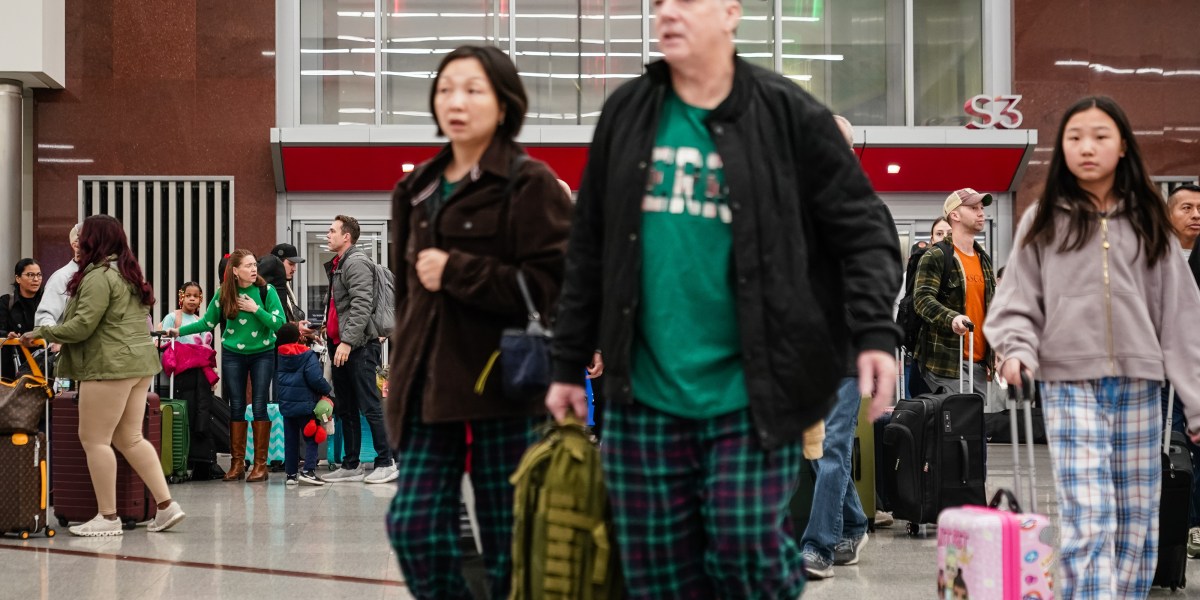 Tampa airport says it wants to ban pajamas in the terminal, has to clarify that it was just joking | Fortune