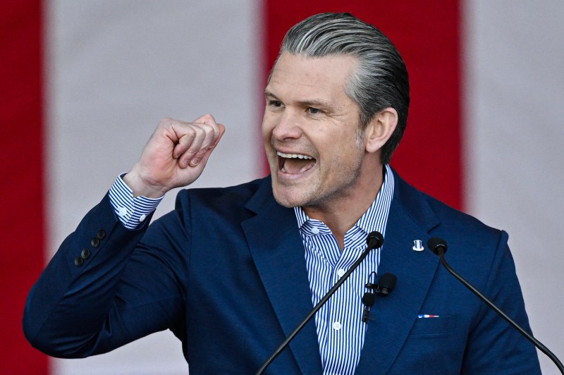 Pete Hegseth’s plan to test anti-cartel lasers shut down the El Paso airport for a full day, sources say