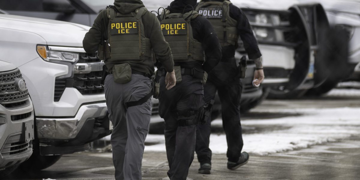 Langkah yang Harus Dilakukan Saat Imigrasi Tiba di Tempat Kerja