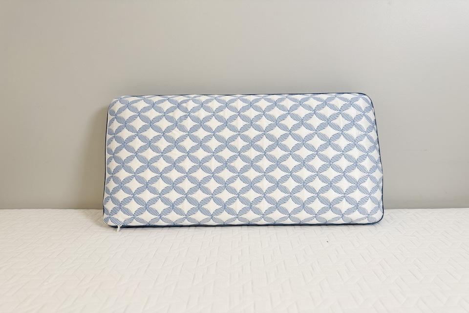 Memory foam pillow