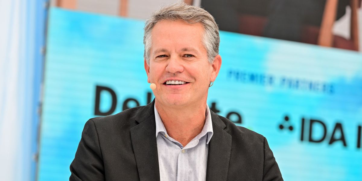 Bagaimana CEO Walmart Menggunakan Ajaran Ayahnya—dan Kecerdasan Buatan—untuk Mengarahkan Raksasa Bernilai  Triliun