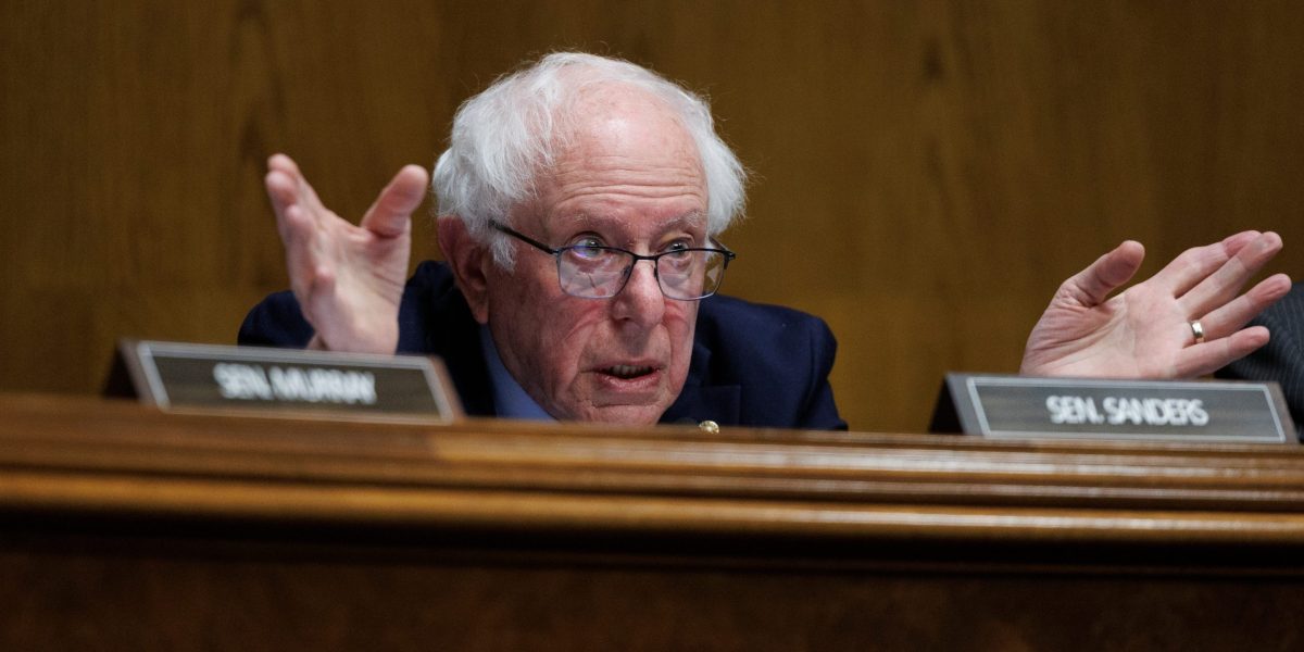 Bernie Sanders dan AOC Luncurkan RUU Larangan Pembangunan Pusat Data Baru