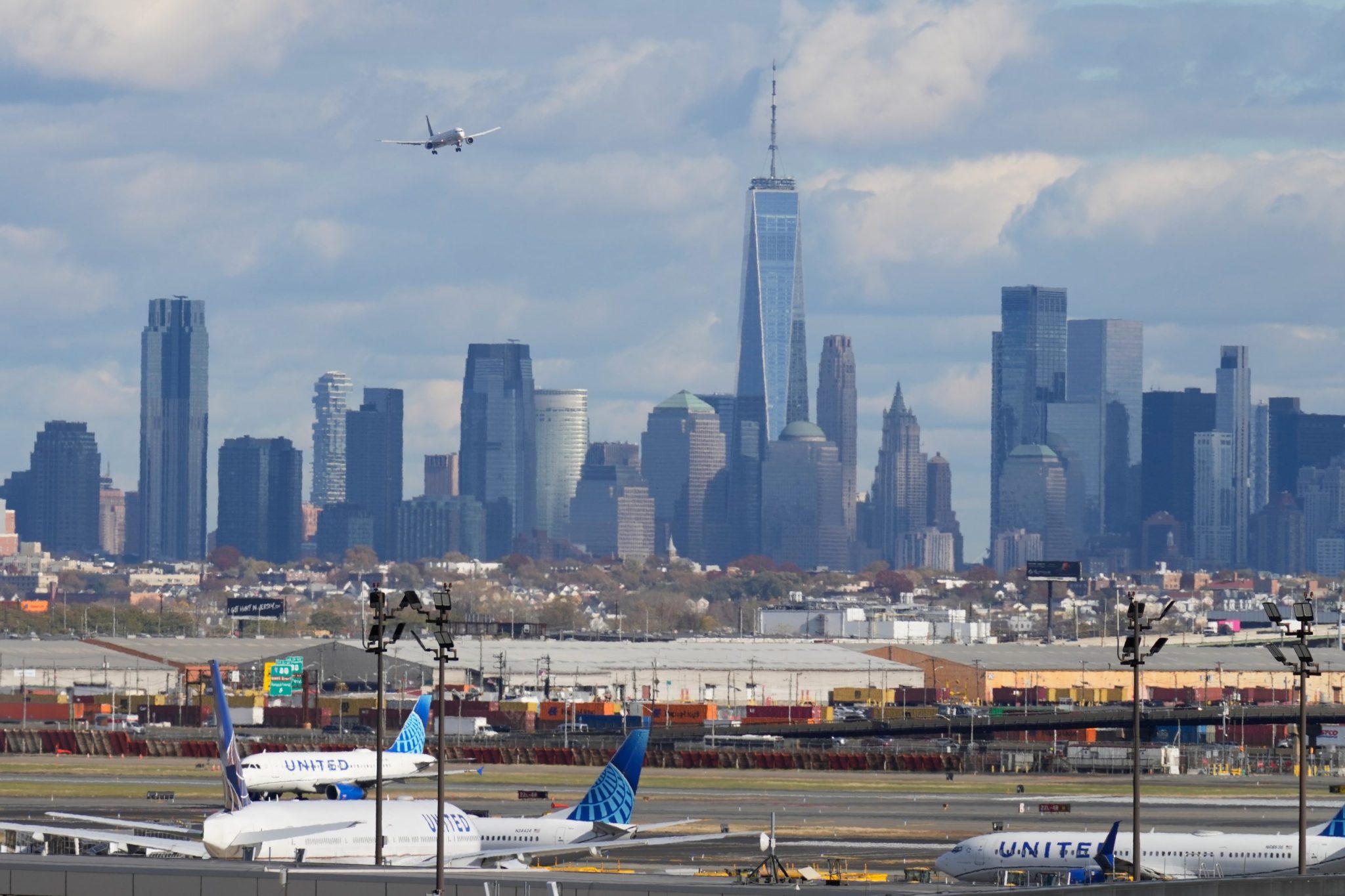 Newark airport shuts down after a burning smell forces an air traffic control tower evacuation