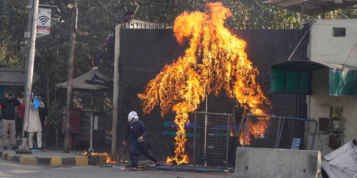 Minimal 22 Tewas di Pakistan Usai Pendukung Iran Coba Serbu Konsulat AS