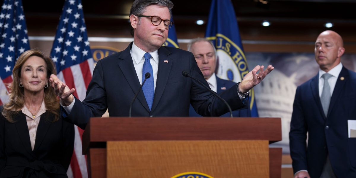 House votes 219-212 to halt Trump’s attacks on Iran. “Donald Trump is not a king,” says Dem