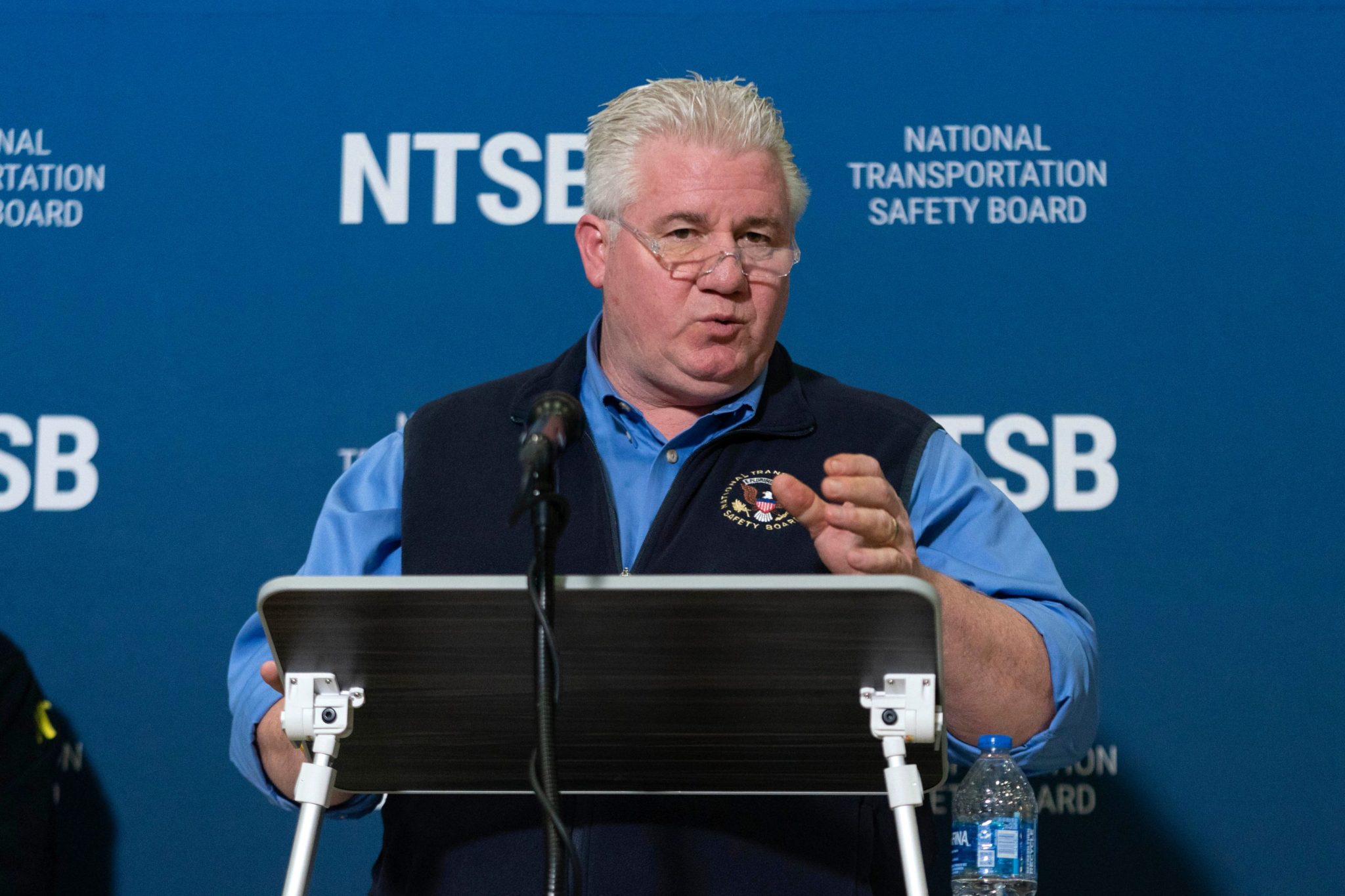 Trump licencie un membre du NTSB, le qualifiant de « coup politique », laissant le conseil d’administration à court de personnel au milieu de plus de 1 000 enquêtes | Fortune Trump licencie un membre du NTSB, le qualifiant de « coup politique », laissant le conseil d’administration à court de personnel au milieu de plus de 1 000 enquêtes | Fortune