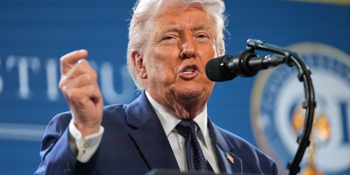 Partai Republik Ingin Trump Fokus Pada Keterjangkauan, Namun Pikirannya Tertuju Pada Penekanan Suara