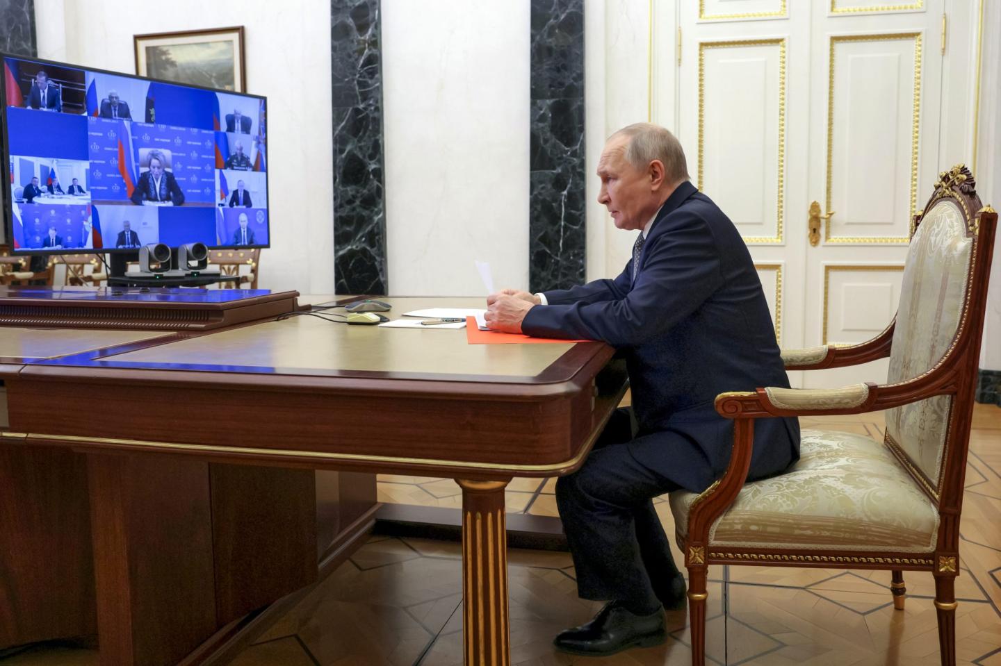 U.S. lifts sanctions on Russian oil already loaded onto tankers, equal to 5-6 days’ worth of normal shipments through the Strait of Hormuz