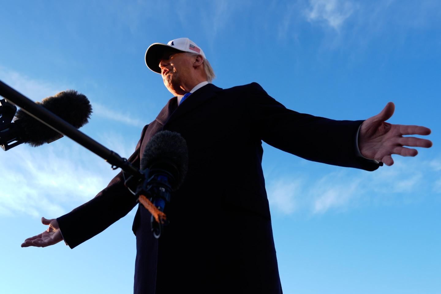 As Iran war knocks Trump back on his political heels, he lashes out at news coverage while taking flak from top MAGA figures