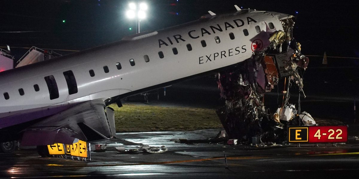 Two people dead after an Air Canada jet struck a firetruck on the LaGuardia Airport runway | Fortune