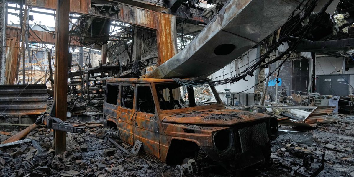 Iran-backed Houthis claim first missile launch on Israel, raising fears they will attack ships in the Red Sea and disrupt traffic through Suez Canal | Fortune