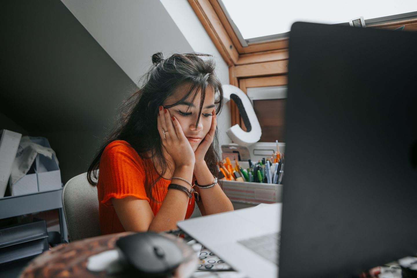 As Gen Z and CEOs alike slam ‘worthless’ degrees, one UK graduate has racked up $420,000 in student loans—more than the price of an average home
