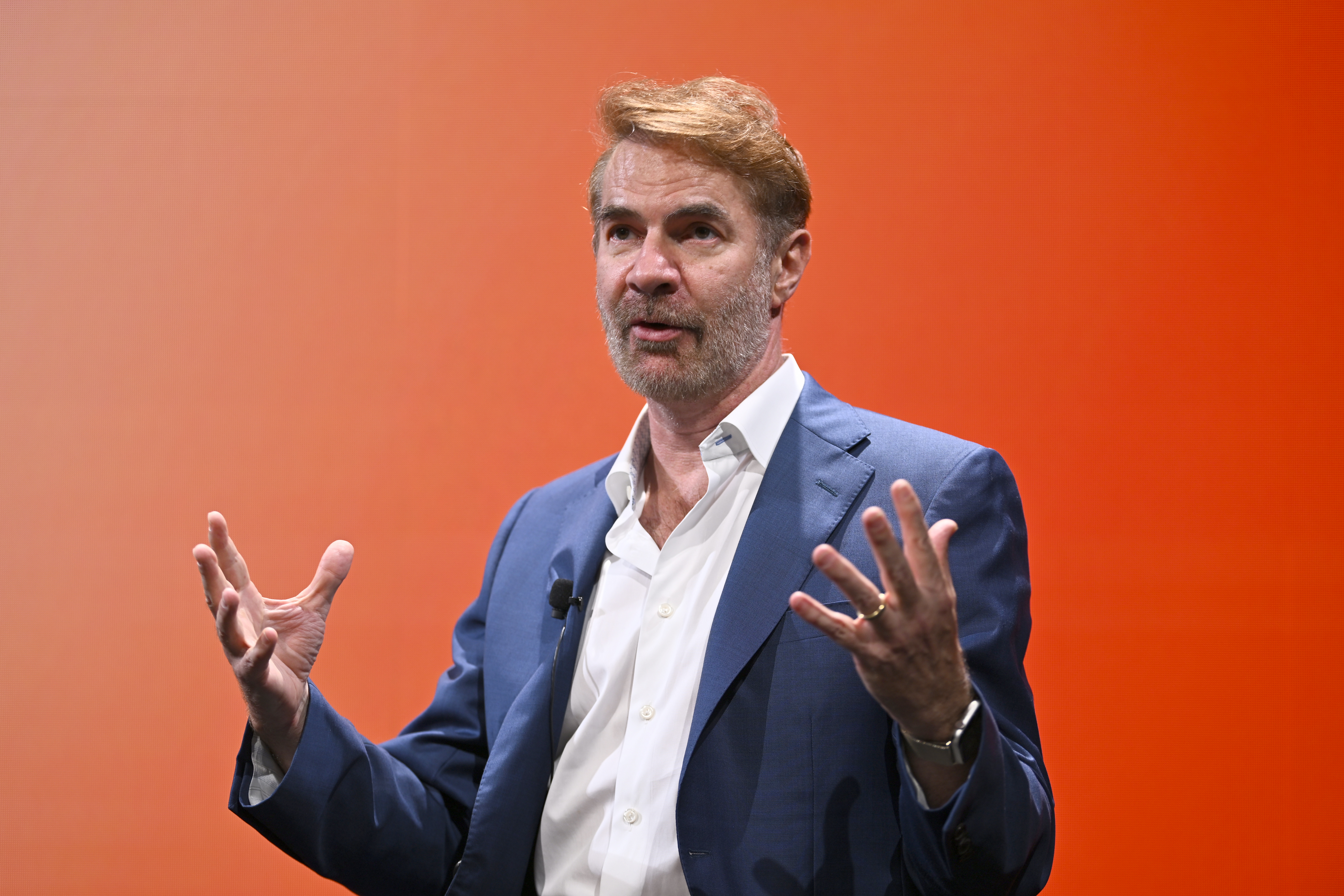 fortune.com - Nick Lichtenberg - Top AI economist who found 'significant and disproportionate impact' on entry-level jobs finds link between robots and minimum wage hikes