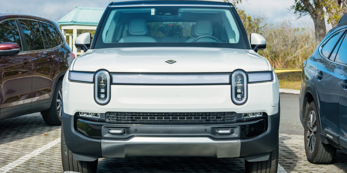 Uber will operate its own robotaxis again—this time with Rivian’s not‑yet‑built EVs | Fortune