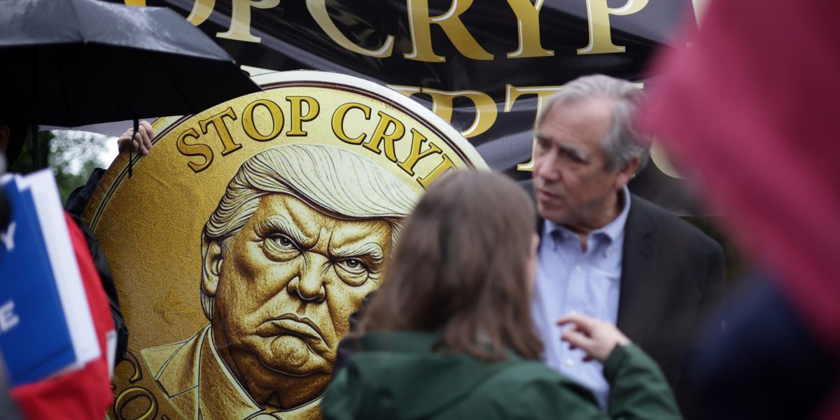 Trump’s lunch for his biggest memecoin holders is going ahead. One attendee plans to come back despite ‘Walmart steak’ at previous meal | Fortune