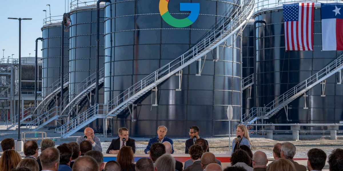 Google dan Tesla Tahu Listrik Itu Mahal.
Kolaborasi Mereka Hadirkan Solusi.