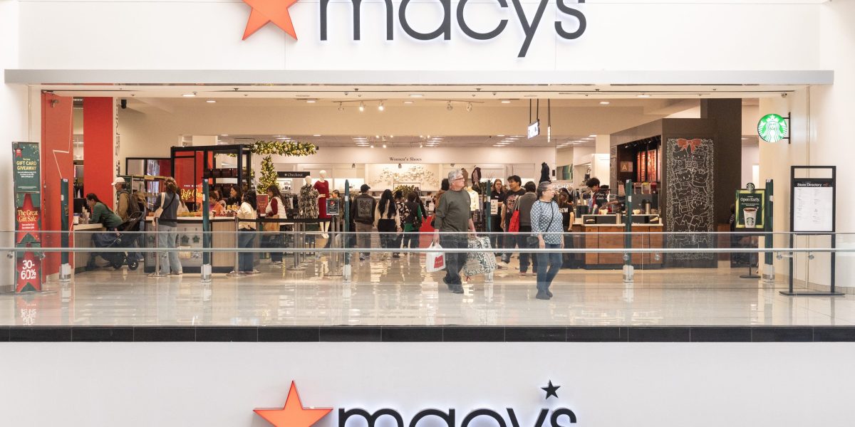 Macy's just launched an AI-powered shopping assistant. Customers who use it spend nearly 400% more  | Fortune