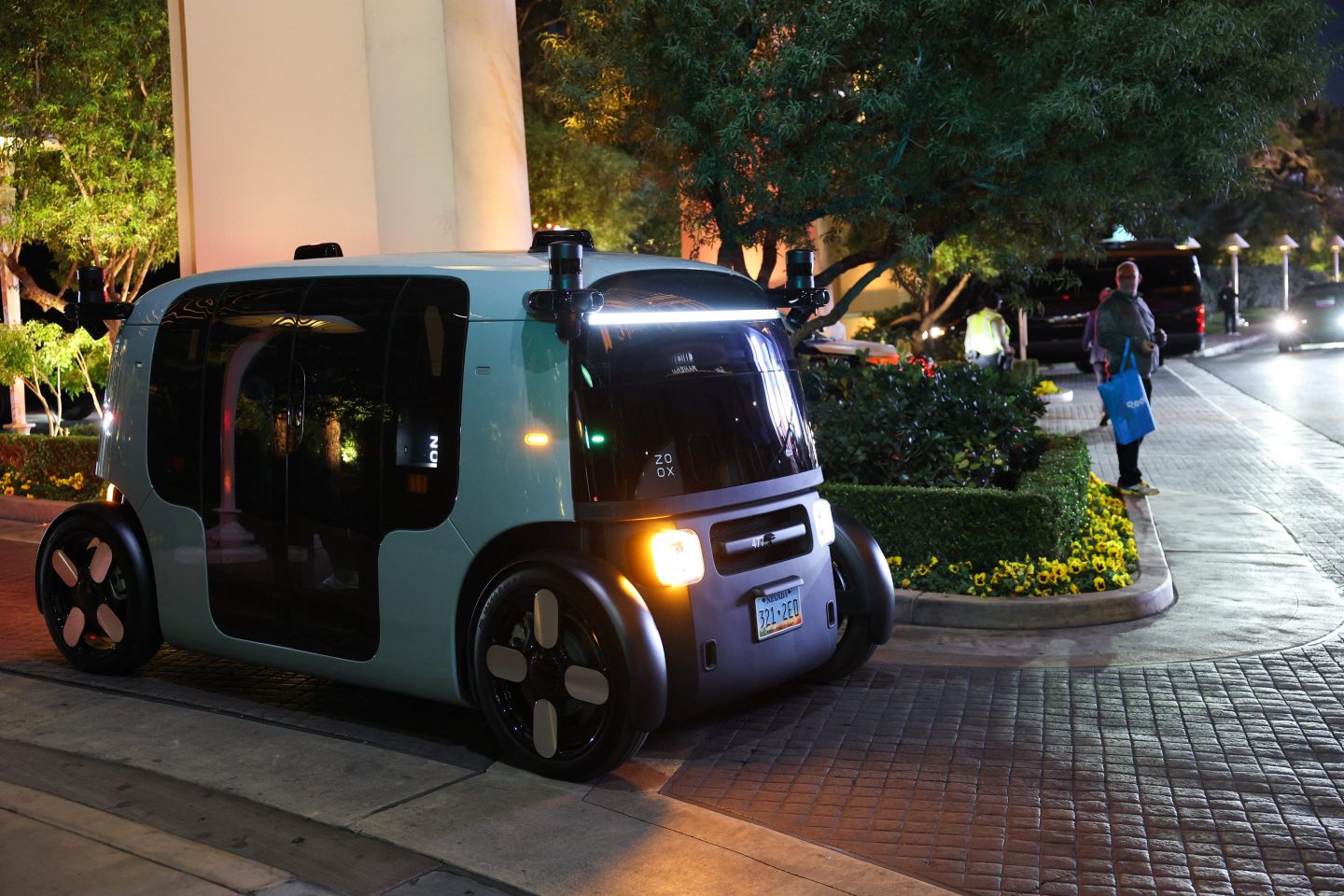 Uber ups robotaxi bet with steering-wheel free Zoox rides in Las Vegas