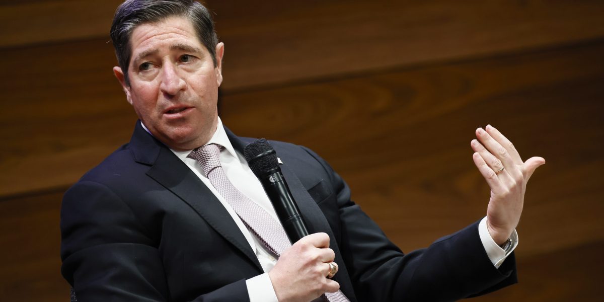 The federal government shed 385,000 employees last year. Now the Trump administration is on a blitz to hire Gen Z workers | Fortune