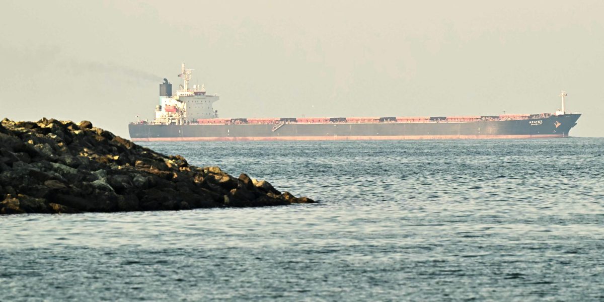 Selat Hormuz Tak Sepenuhnya Tertutup: Mengenal ‘Armada Bayangan’