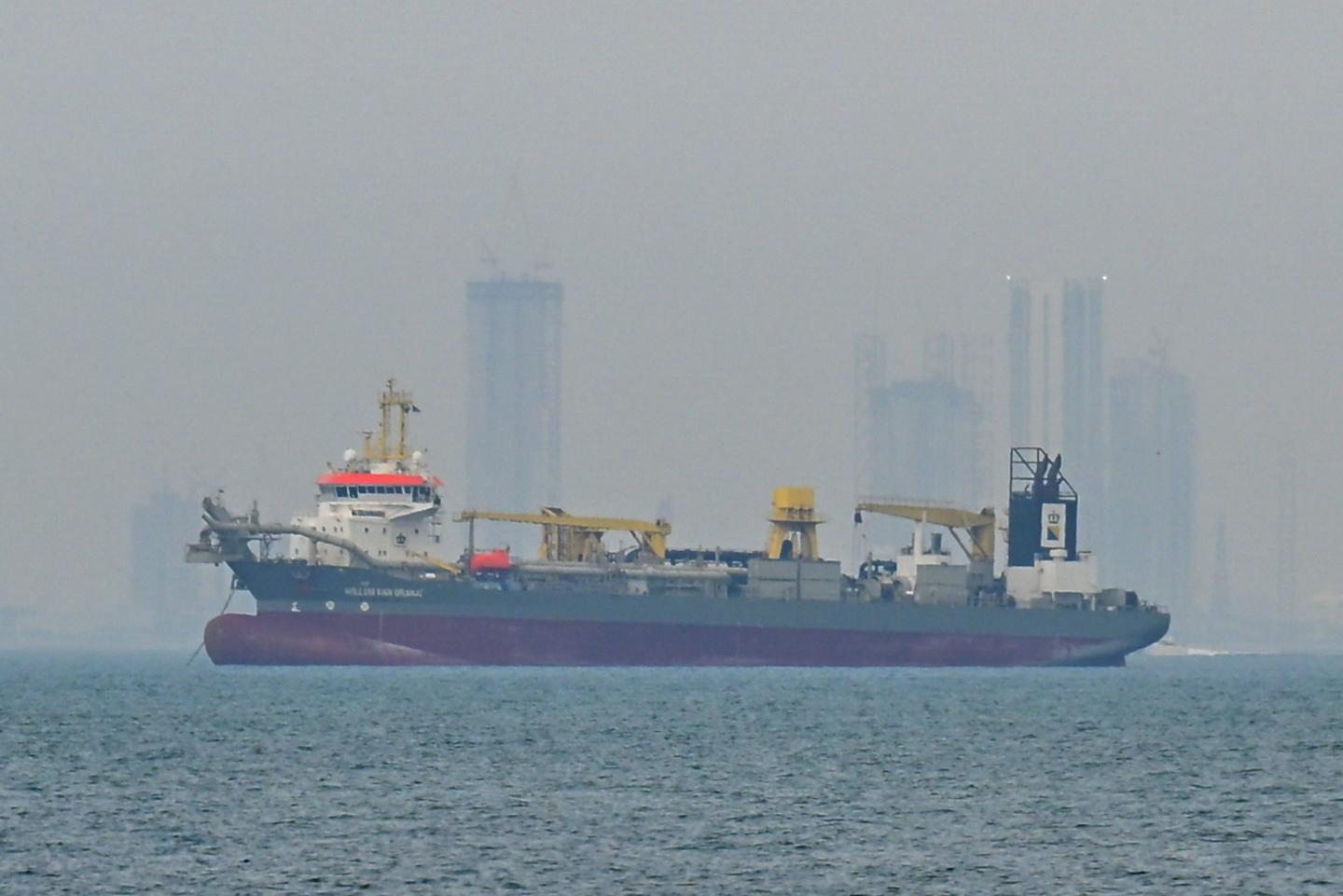 UAE and Kuwait start oil output cuts after Hormuz blockage