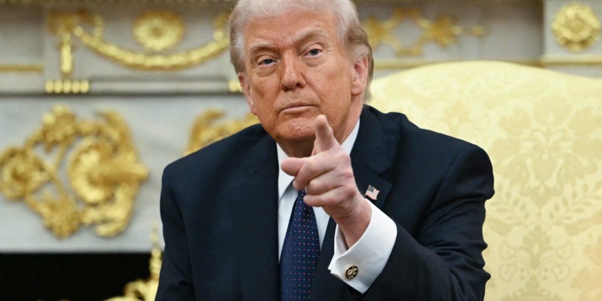 Penundaan Pengembalian Tarif Trump Berpotensi Rugikan Pembayar Pajak AS Rp10,5 Triliun per Bulan.