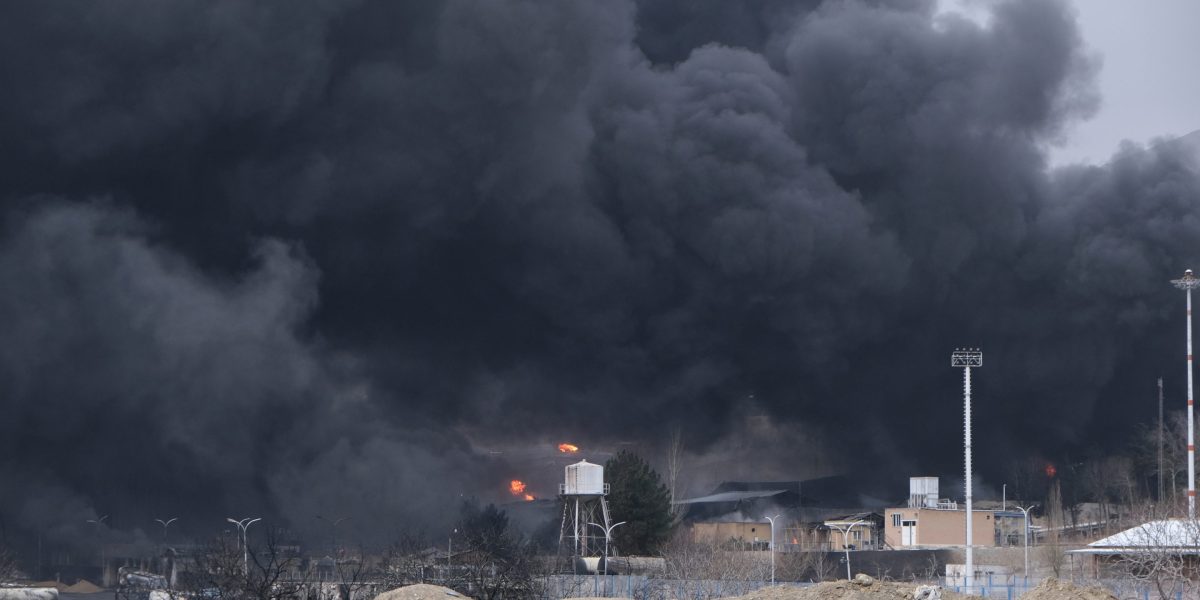 Oil prices soar past 0 and Dow futures sink 900 points as Iran war spirals into worst-case fears