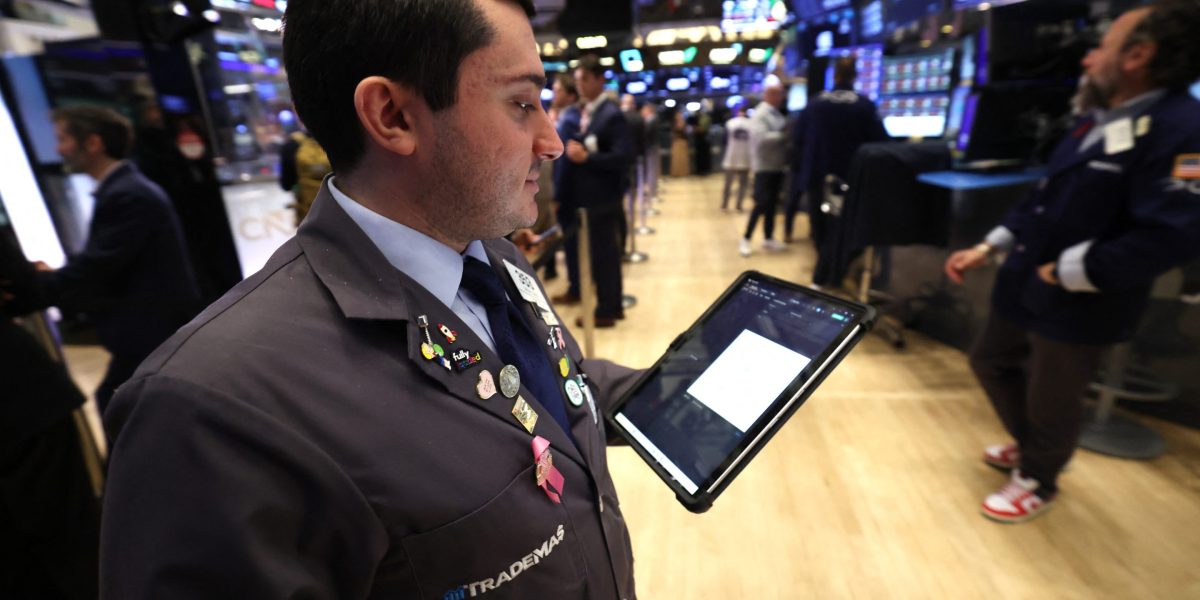 Goldman Sachs Tingkatkan Peluang Resesi Jadi 25%. Dampak Ekonomi Perang Trump pada Lapangan Kerja