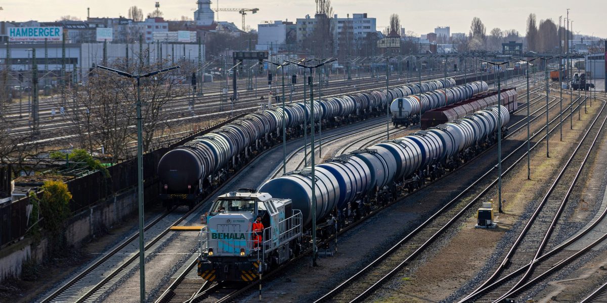 Want to bet on oil prices this weekend? Traders are rushing to this hot crypto platform amid the war in Iran