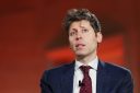 Sam Altman twierdzi, że superinteligencja sztucznej inteligencji jest tak wielka, że potrzebujemy „Nowego Ładu”. Krytycy twierdzą, że idee polityczne OpenAI są przykrywką dla