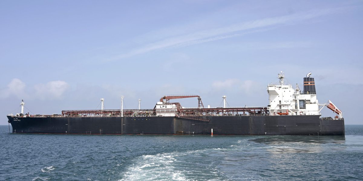 U.S. allows sale of stranded Iran oil to cap fuel-price rises | Fortune