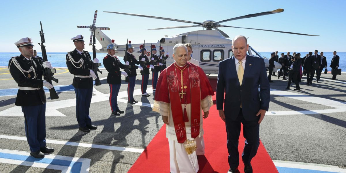 God isn't pro-war, Pope clarifies: 'He does not listen to the prayers of those who wage war, but rejects them' | Fortune