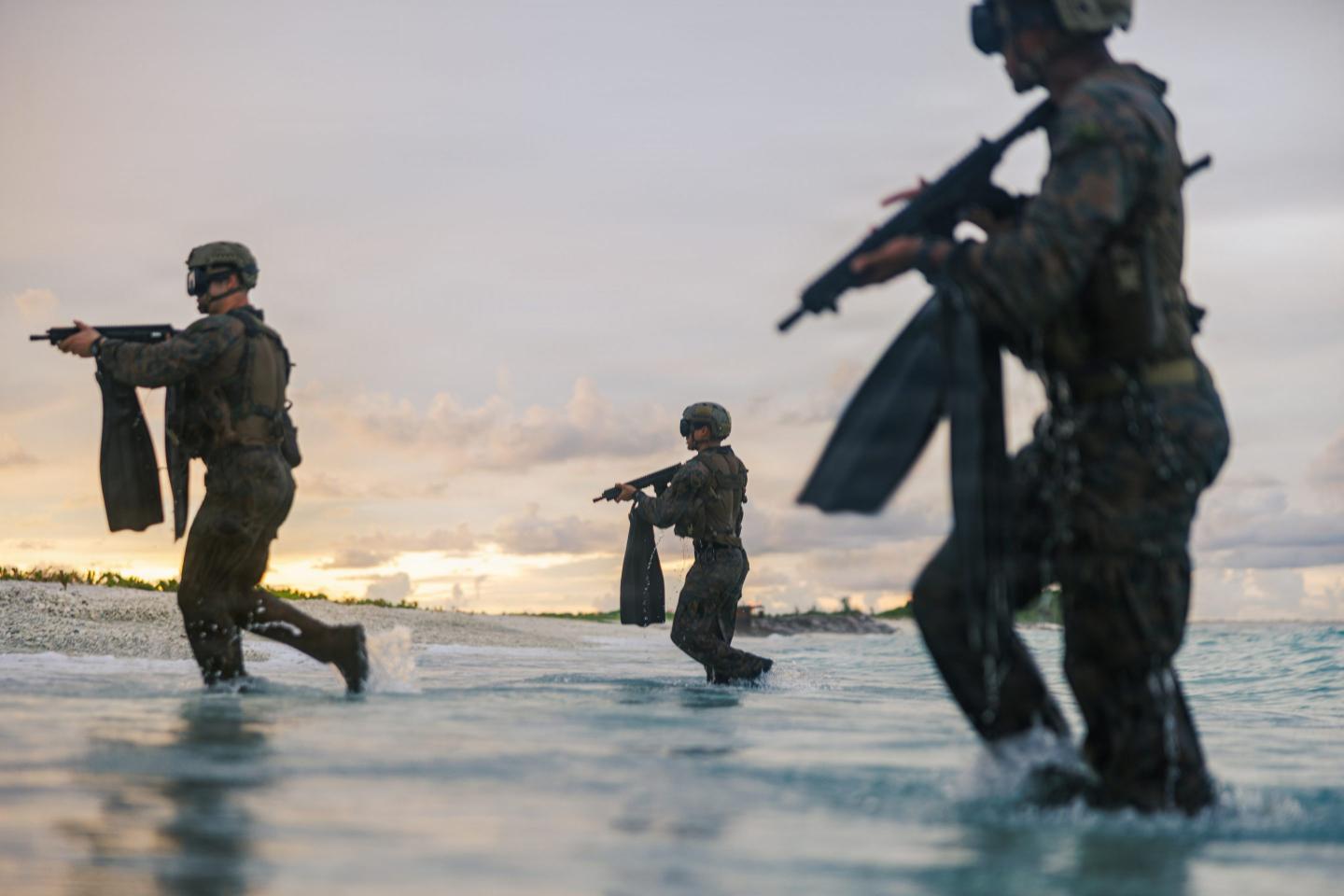 Members of the 31st Marine Expeditionary Unit conduct a simulated reconnaissance and surveillance mission, March 24, 2026, in Diego Garcia, British Indian Ocean Territory. 