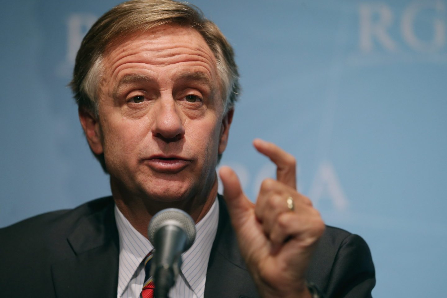 Former Tennessee Gov. Bill Haslam holding up his fingers.