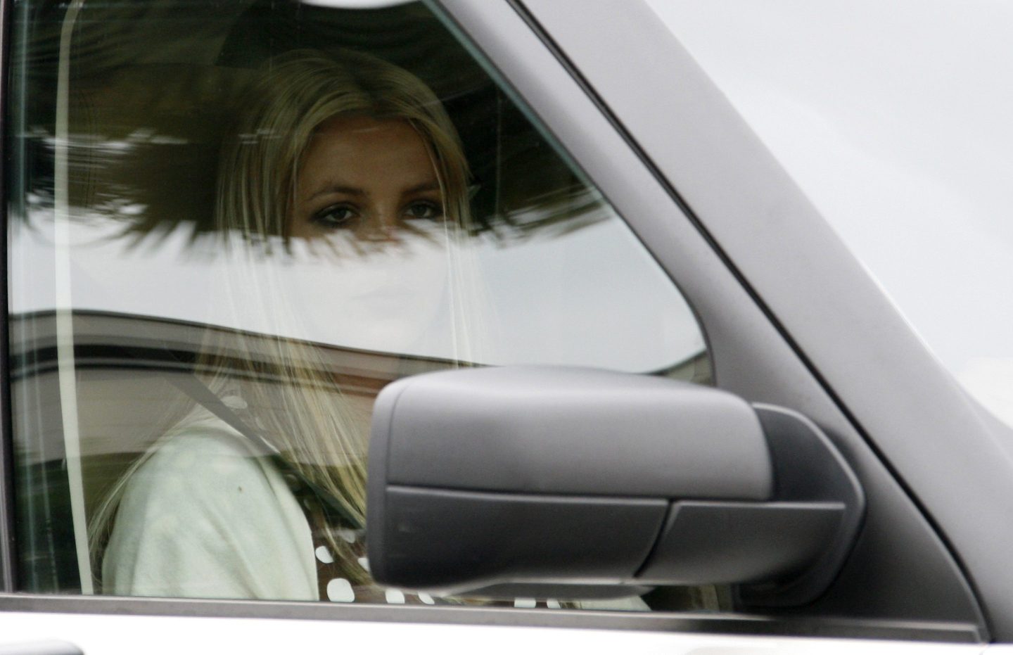 LOS ANGELES, CA - MAY 06:  Musician Britney Spears leaves the Los Angeles County Superior Courthouse after a child custody hearing on May 6, 2008 in Los Angeles, California.  (Photo by Jean Baptiste Lacroix/WireImage)