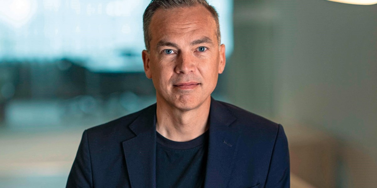 Have a strong brand in a world of noise—it’s like having the only red T-shirt in a stadium full of white ones | Fortune