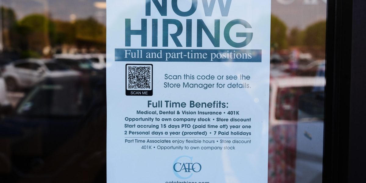 Jobless claims fall 9,000 as overall layoffs remain low across the economy | Fortune