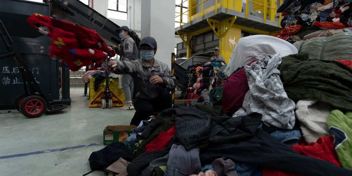 Meet China's AI-powered recycling robot that sorts 220 pounds of clothes in 2 to 3 minutes | Fortune