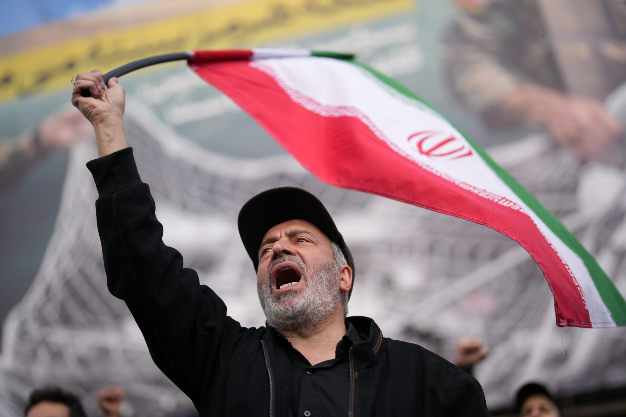 Iran closes strait, challenges U.S. to rein in Israel: ‘the world is watching whether it will act on its commitments’插图