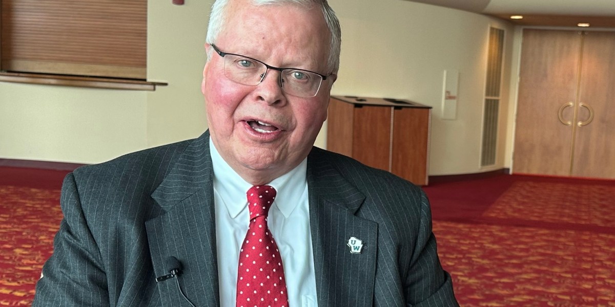 Mantan Presiden Universitas Wisconsin Mengaku ‘Dikejutkan’ dengan Pemecatannya