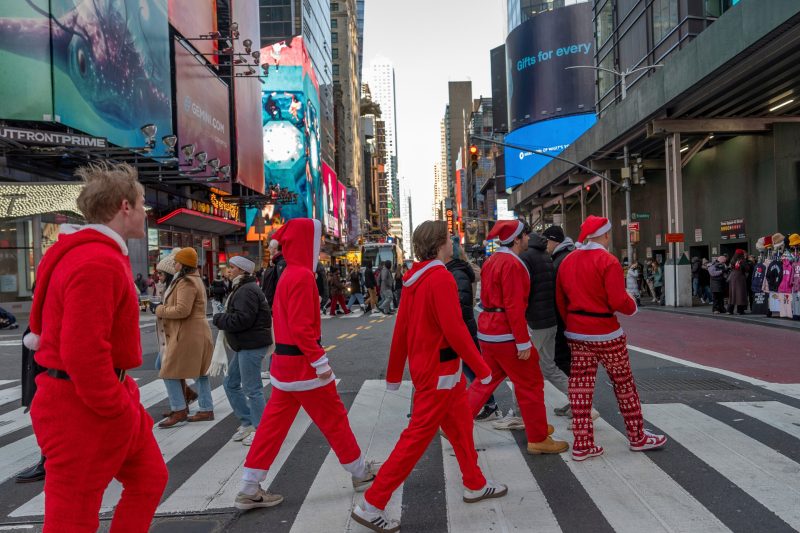 SantaCon, the charity fundraiser where drunk santas flood NYC streets, was a con after all, says feds