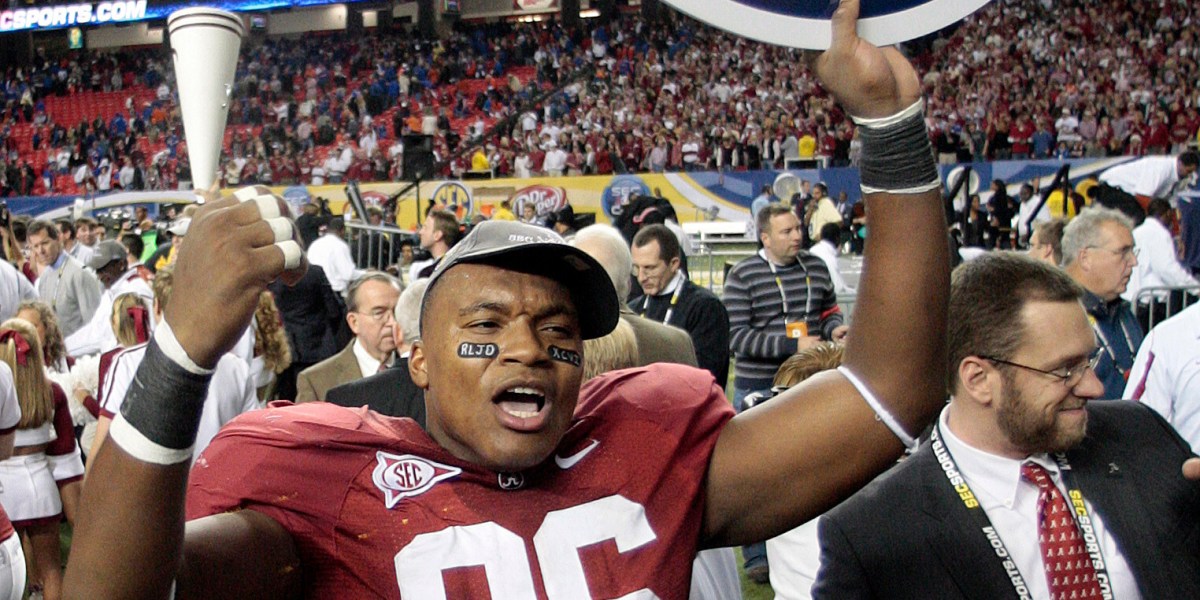 Mantan Pemain Alabama Beraksi dengan Wig dan Riasan untuk Menipu seperti Bintang NFL, Kerugian Rp 300 Miliar