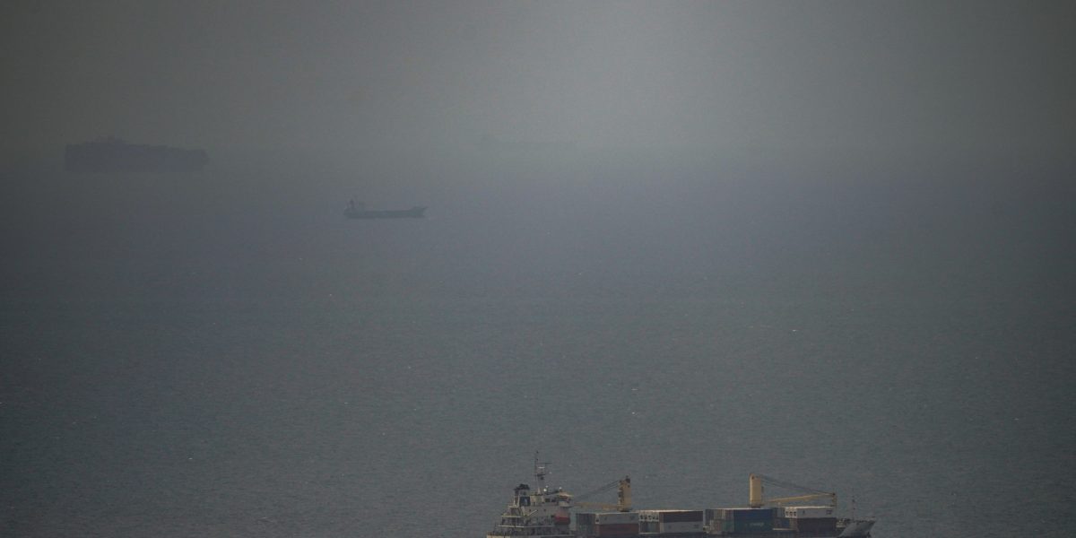 Iran Serang 3 Kapal di Selat Hormuz di Tengah Gencatan Senjata yang Disebut Tak Terbatas