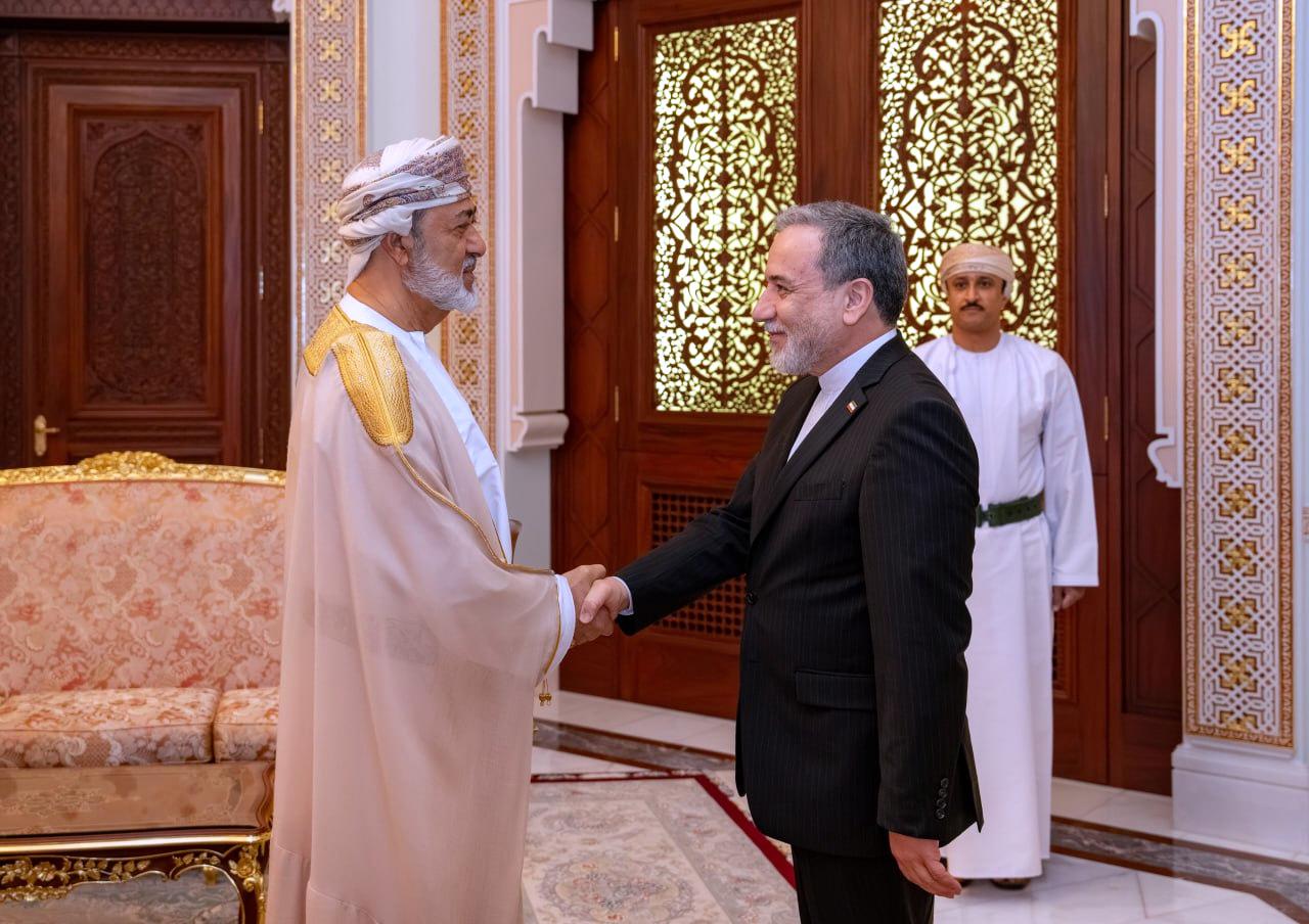 Iran’s foreign minister returns to Pakistan as Islamabad races to save U.S. ceasefire talks while Tehran seeks Hormuz toll with Oman